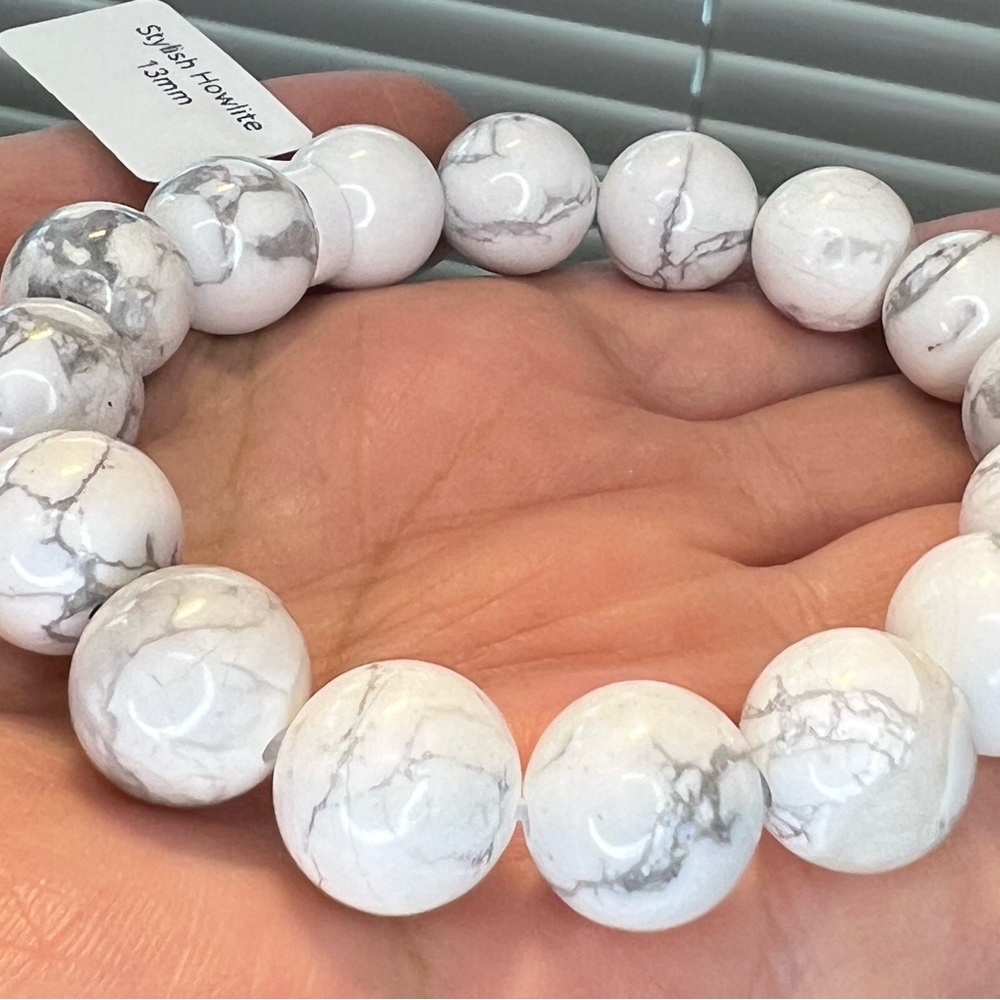 Stylish Howlite 13mm stretchy band